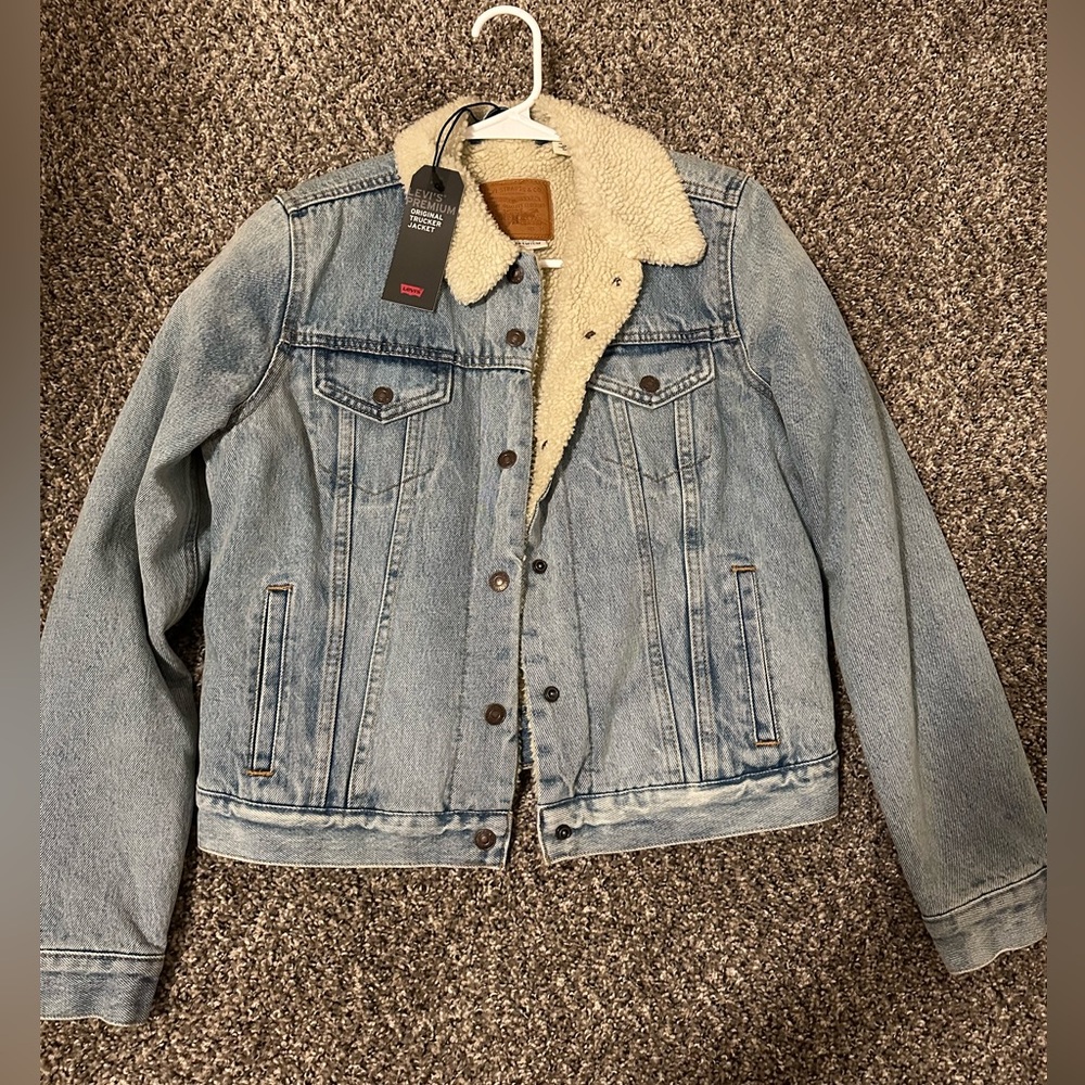 Levi’s women trucker jacket